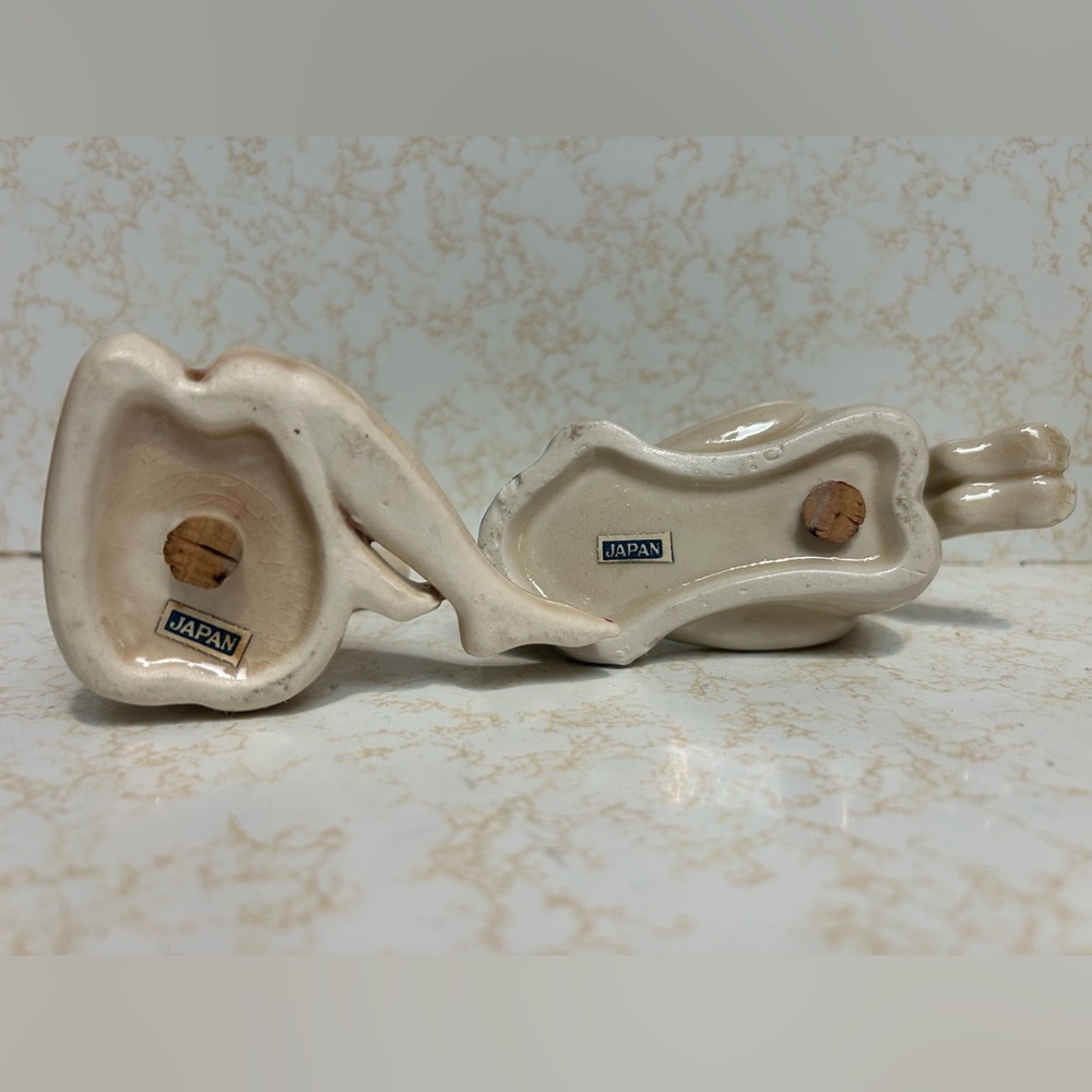 Vintage Ceramic Nude ladies salt and pepper shaker set - Picture 4 of 12